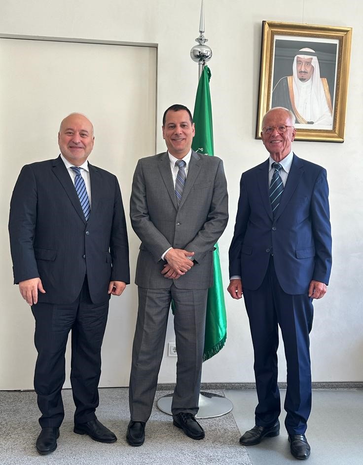 AACC President and Secretary-General Pay a Courtesy Visit to the Newly-appointed Ambassador of the Kingdom of Saudi Arabia